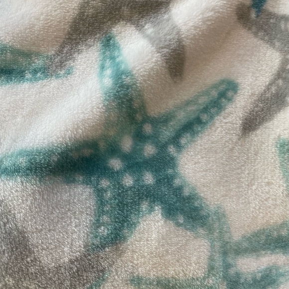 Beautiful cozy throw - Picture 2 of 4